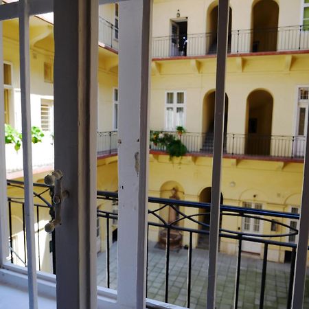 Dorotea - Cosy Home In The Heart Of Будапеща Екстериор снимка