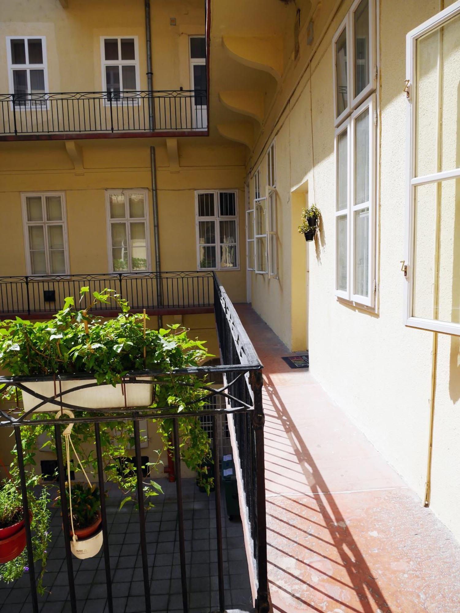 Dorotea - Cosy Home In The Heart Of Будапеща Екстериор снимка