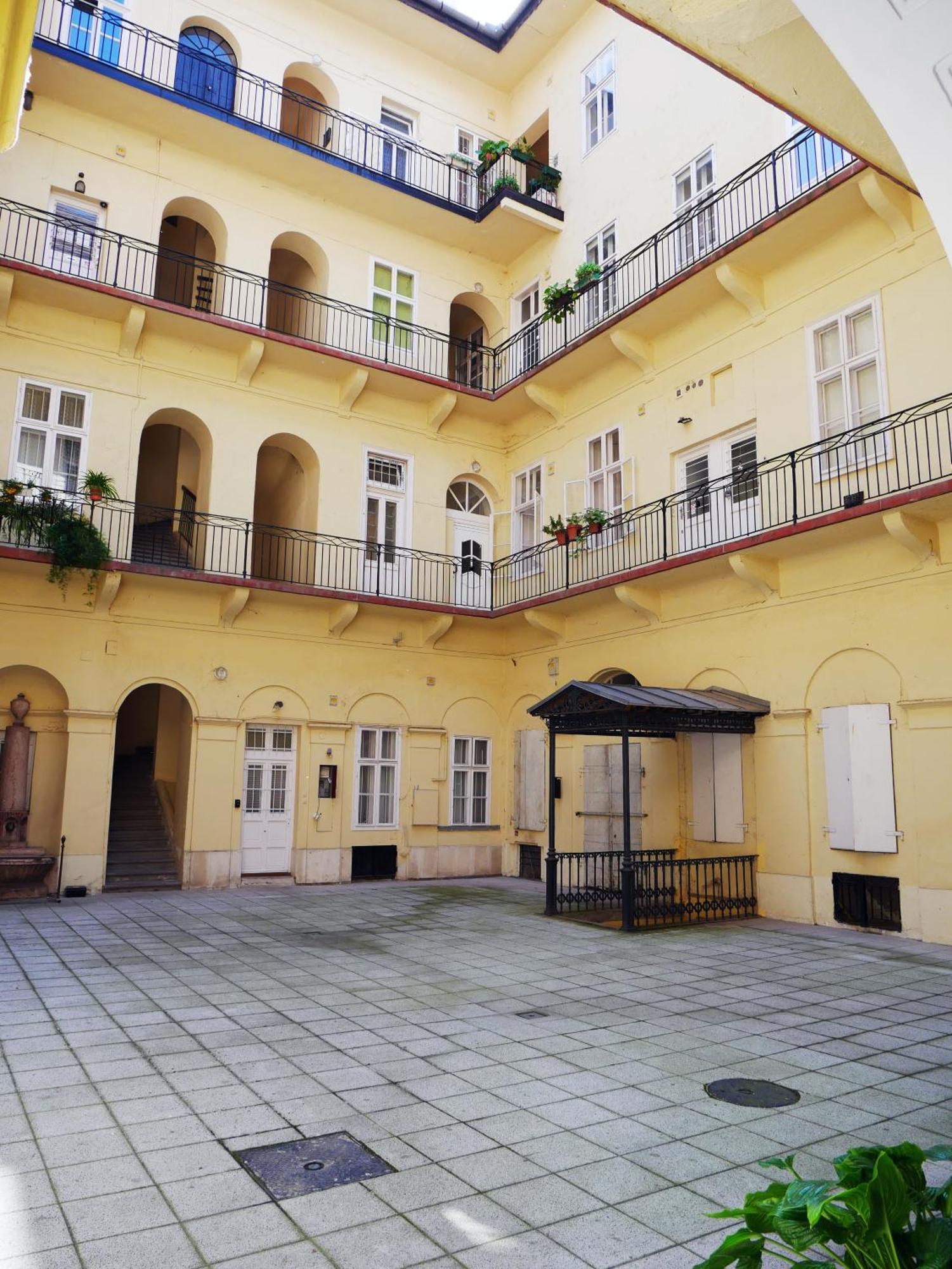 Dorotea - Cosy Home In The Heart Of Будапеща Екстериор снимка